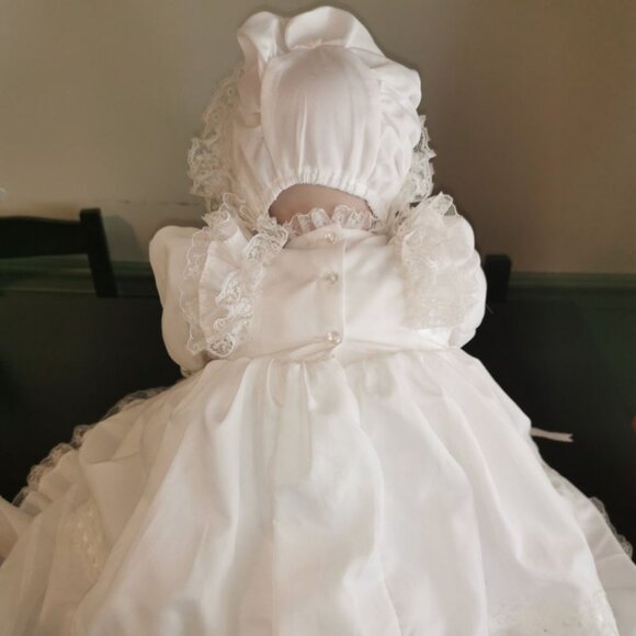 22" LEE MIDDLETON "First Noments" Doll in Christening Gown and Bonnet, Signed - Picture 3 of 10